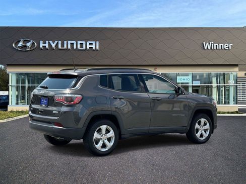 Used 2018 Jeep Compass Latitude AWD/4WD image 4