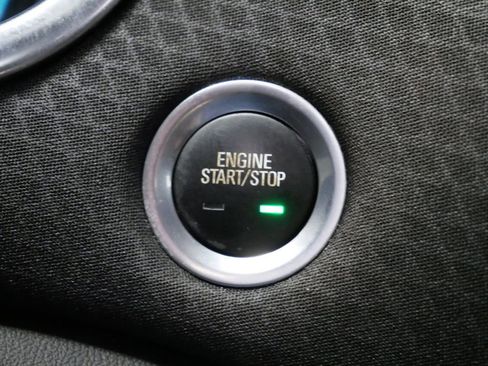 Used 2020 Chevrolet Malibu LT image 36