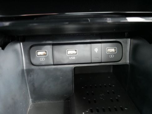 Certified 2023 Kia Sorento SX image 33