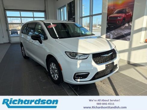 Used 2024 Chrysler Pacifica Touring-L image 1