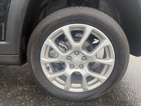 Used 2024 Jeep Compass Latitude AWD/4WD image 11