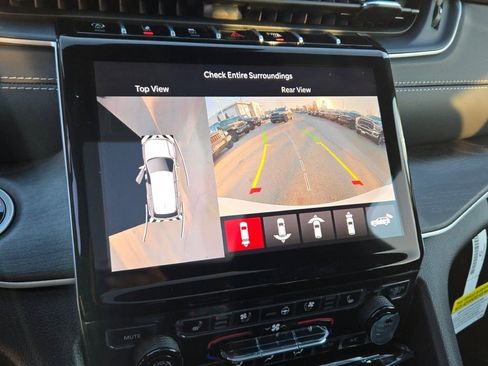 New 2025 Jeep Grand Cherokee Limited w/ Luxury Tech Group II image 32