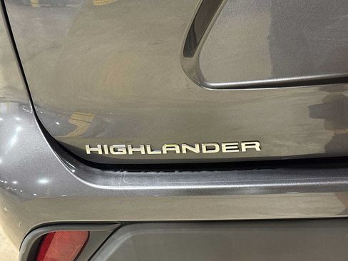 Used 2023 Toyota Highlander XLE AWD/4WD image 27