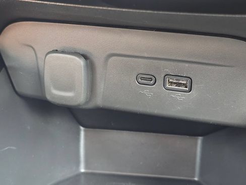 Used 2025 Chevrolet Trax LT FWD image 6