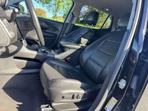 Used 2023 GMC Terrain SLT image 12