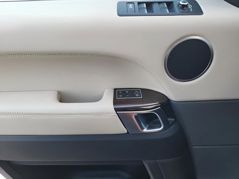 Used 2015 Land Rover Range Rover Sport HSE image 17