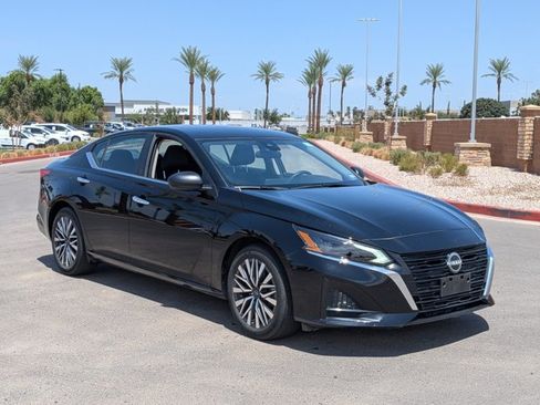 Used 2025 Nissan Altima 2.5 SV FWD image 3