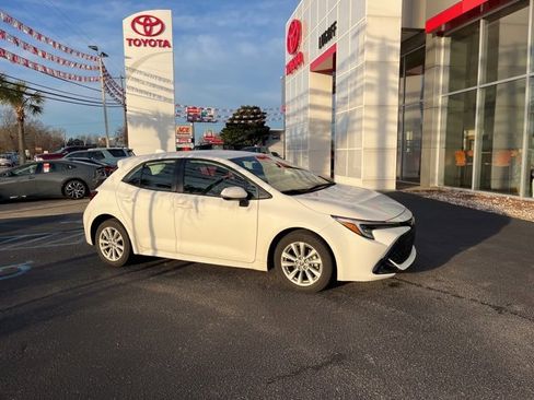 Used 2024 Toyota Corolla SE image 2