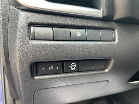 Used 2023 Nissan Rogue SV AWD/4WD image 19