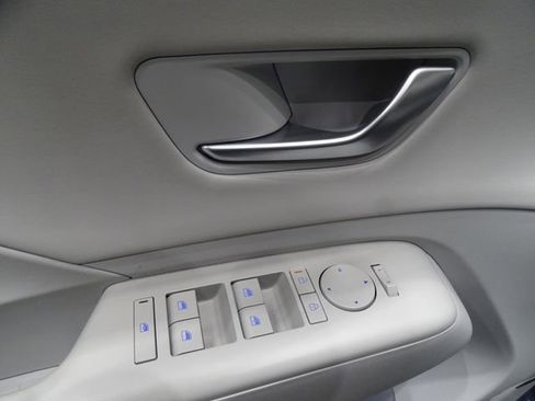 Used 2024 Hyundai Kona Limited image 19