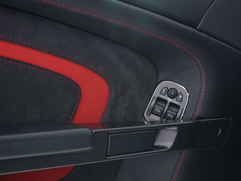 Used 2015 Aston Martin V12 Vantage S RWD image 21