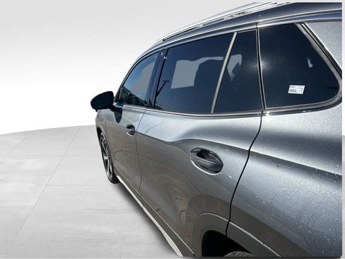 New 2026 Volkswagen Tiguan SE image 28