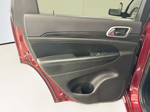 Used 2020 Jeep Grand Cherokee Altitude image 27