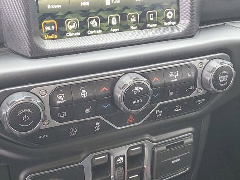 Used 2021 Jeep Wrangler Unlimited Sahara image 20