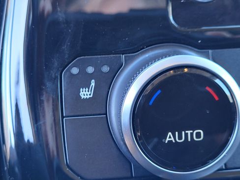 Used 2024 Toyota Highlander XLE image 33