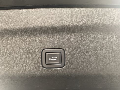 Used 2024 Chevrolet Suburban Premier AWD/4WD image 35