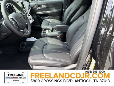 New 2027 Chrysler Pacifica Select FWD image 21