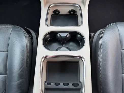 Used 2012 Dodge Grand Caravan SXT w/ UConnect Hands-Free Group FWD image 27