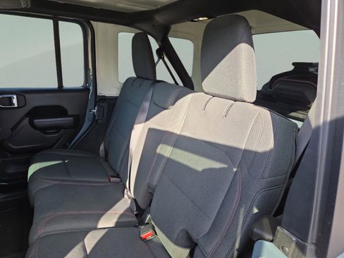 Used 2024 Jeep Wrangler Unlimited Rubicon w/ XTREMEE 35" Tire Package image 26