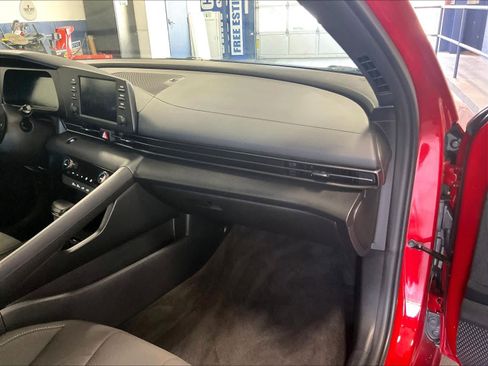 Certified 2025 Hyundai Elantra Sport image 26