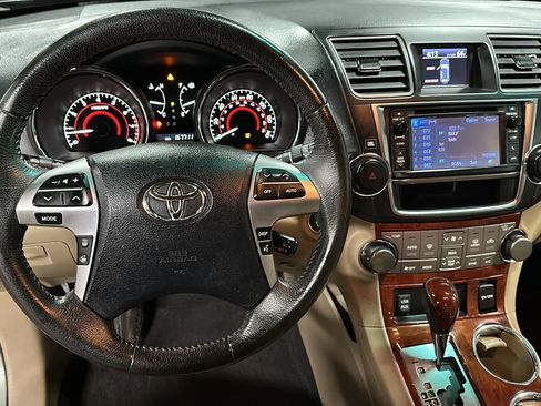 Used 2013 Toyota Highlander Limited image 22