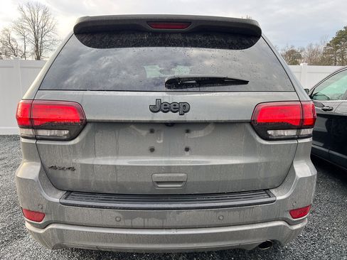 Used 2022 Jeep Grand Cherokee Laredo X image 4