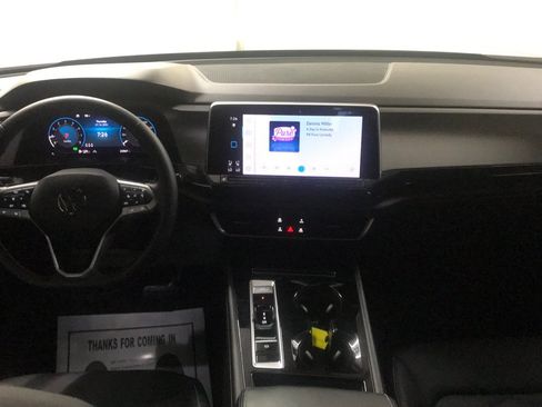 Used 2024 Volkswagen Atlas Cross Sport SE w/ Panoramic Sunroof Package FWD image 19