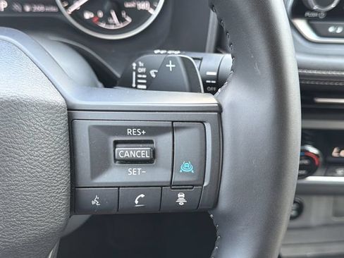 Used 2025 Nissan Rogue SV FWD image 20