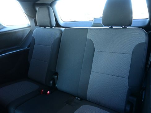 Used 2023 Chevrolet Traverse LT image 15