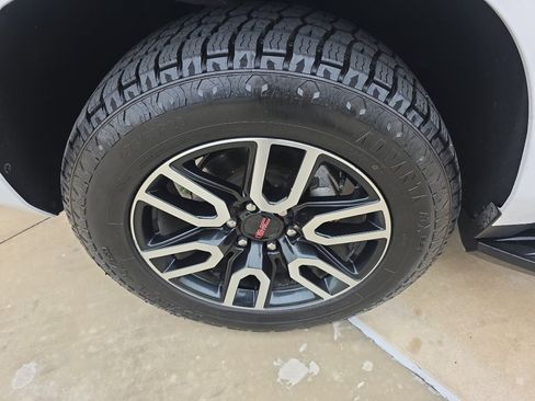 Certified 2022 GMC Yukon AT4 AWD/4WD image 5