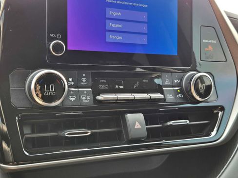 Certified 2024 Toyota Highlander LE AWD/4WD image 29