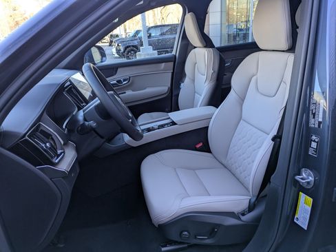 New 2026 Volvo XC90 B6 Plus w/ Protection Package Premier image 15