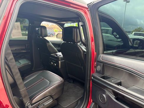 Used 2019 Ford Expedition Limited w/ Equipment Group 303A AWD/4WD image 28