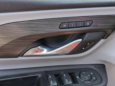 Used 2022 GMC Terrain SLT w/ Infotainment Package II FWD image 12