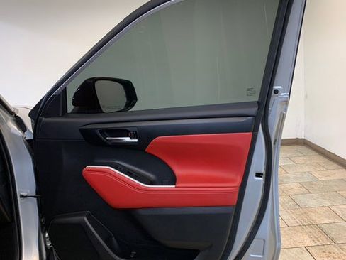 Used 2023 Toyota Highlander XSE image 50