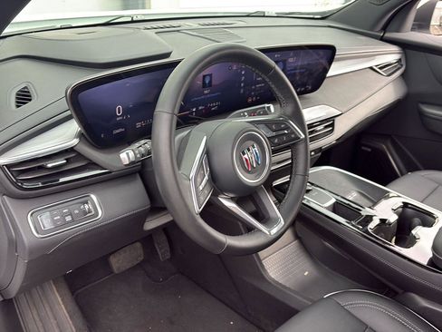 Used 2025 Buick Enclave Preferred image 3