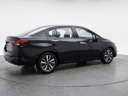 Used 2025 Nissan Versa SV image 9