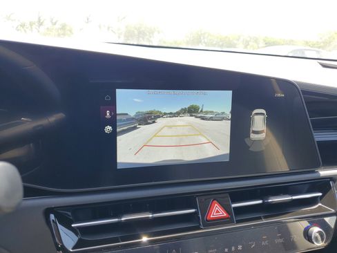 New 2025 Kia Niro EX Touring image 22