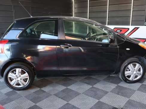 Used 2007 Toyota Yaris 2-Door Hatchback image 8