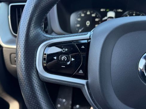 Used 2019 Volvo XC60 T6 Momentum image 32