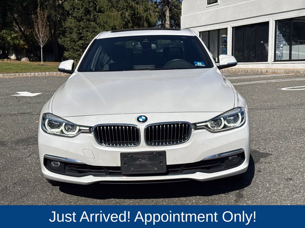 Used 2018 BMW 330i xDrive Sedan AWD/4WD image 2
