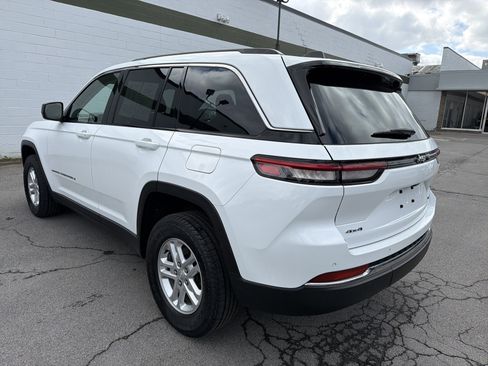 Used 2023 Jeep Grand Cherokee Laredo image 5