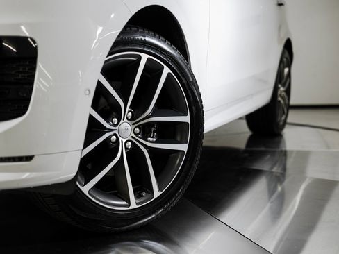 Used 2023 Land Rover Range Rover Sport SE Dynamic image 12