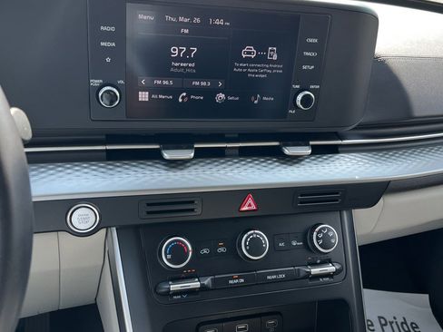 Used 2024 Kia Carnival LX image 23