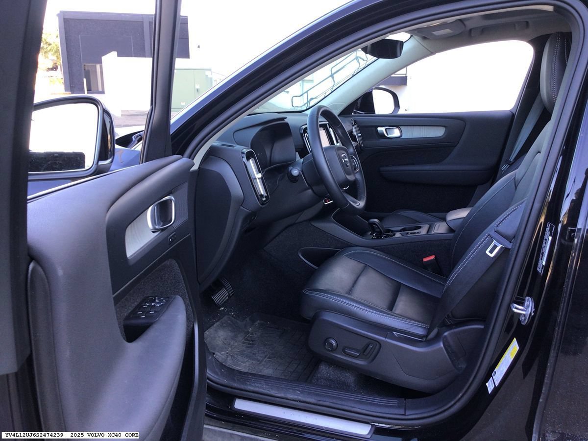 Used 2025 Volvo XC40 B5 Core w/ Protection Package Premier AWD/4WD image 8