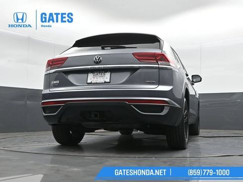 Used 2022 Volkswagen Atlas Cross Sport SE w/ Black Wheel Package AWD/4WD image 35