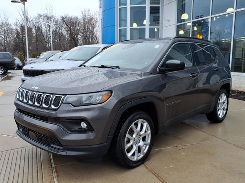 Used 2023 Jeep Compass Latitude image 3