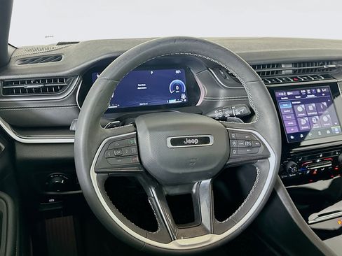 Used 2023 Jeep Grand Cherokee L Laredo image 18