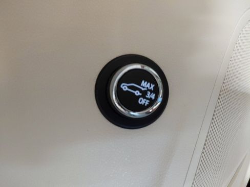 Certified 2021 Buick Envision Essence image 33