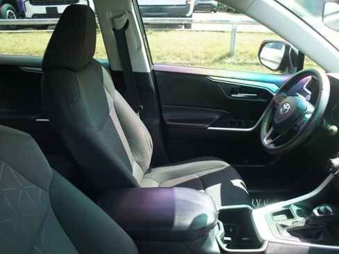 Used 2023 Toyota RAV4 XLE w/ Convenience Package FWD image 3